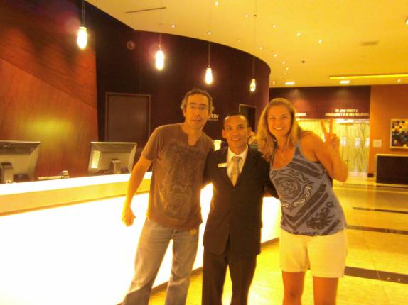 Despedida do nosso hotel e do nosso amigo Sabam, em Nova Iorque, nos Estados Unidos